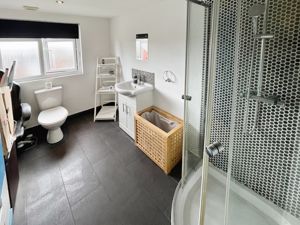 Shower room- click for photo gallery